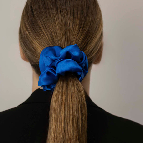 BLUE NATURAL SILK CLASSIC HAIR TIE