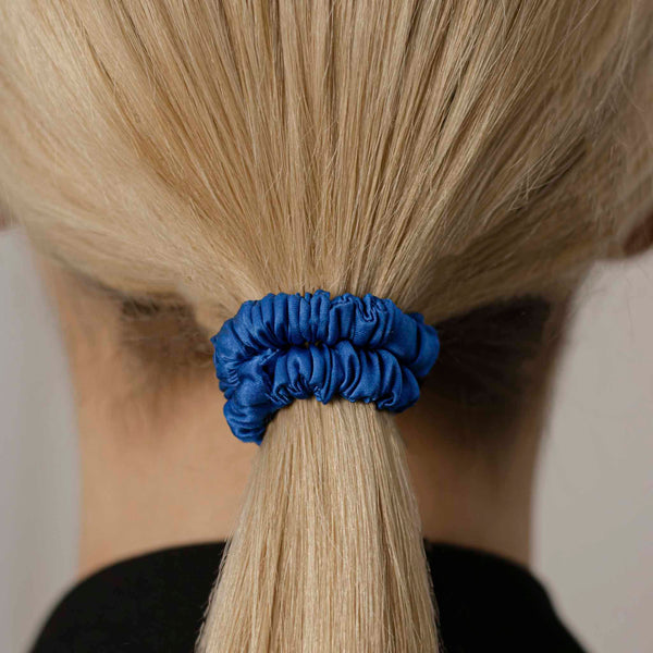 BLUE SILK HAIR TIE OF MEDIUM THICKNESS | STORIEMS PLAUKAMS MidiMI