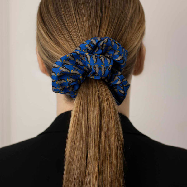 BLUE NATURAL SILK HAIR TIE PENGUIN