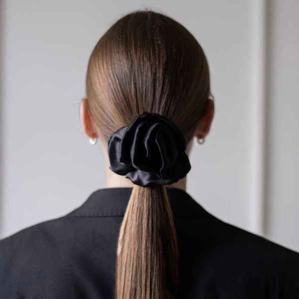 BLACK SILK HAIR TIE
