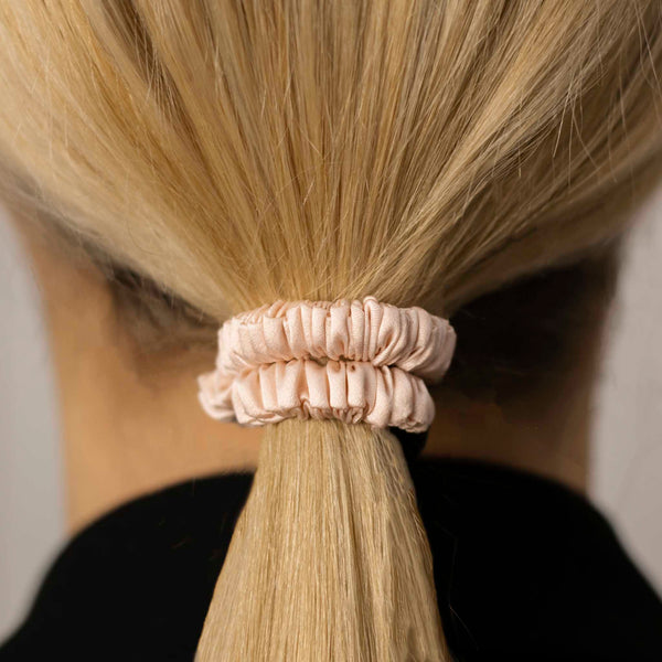 PINK LIGHT SILK HAIR TIE OF MEDIUM THICKNESS | STORIEMS PLAUKAMS MidiMI